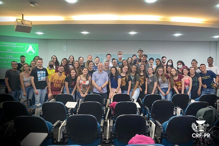 presidente-do-crf-pr-ministra-palestra-para-academicos-da-uem