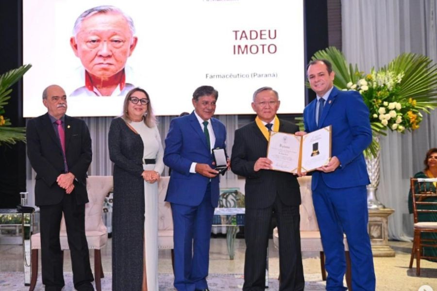 comenda-nacional-do-merito-farmaceutico-dr-tadeu-imoto-recebeu-a-honraria-pelo-estado-do-parana